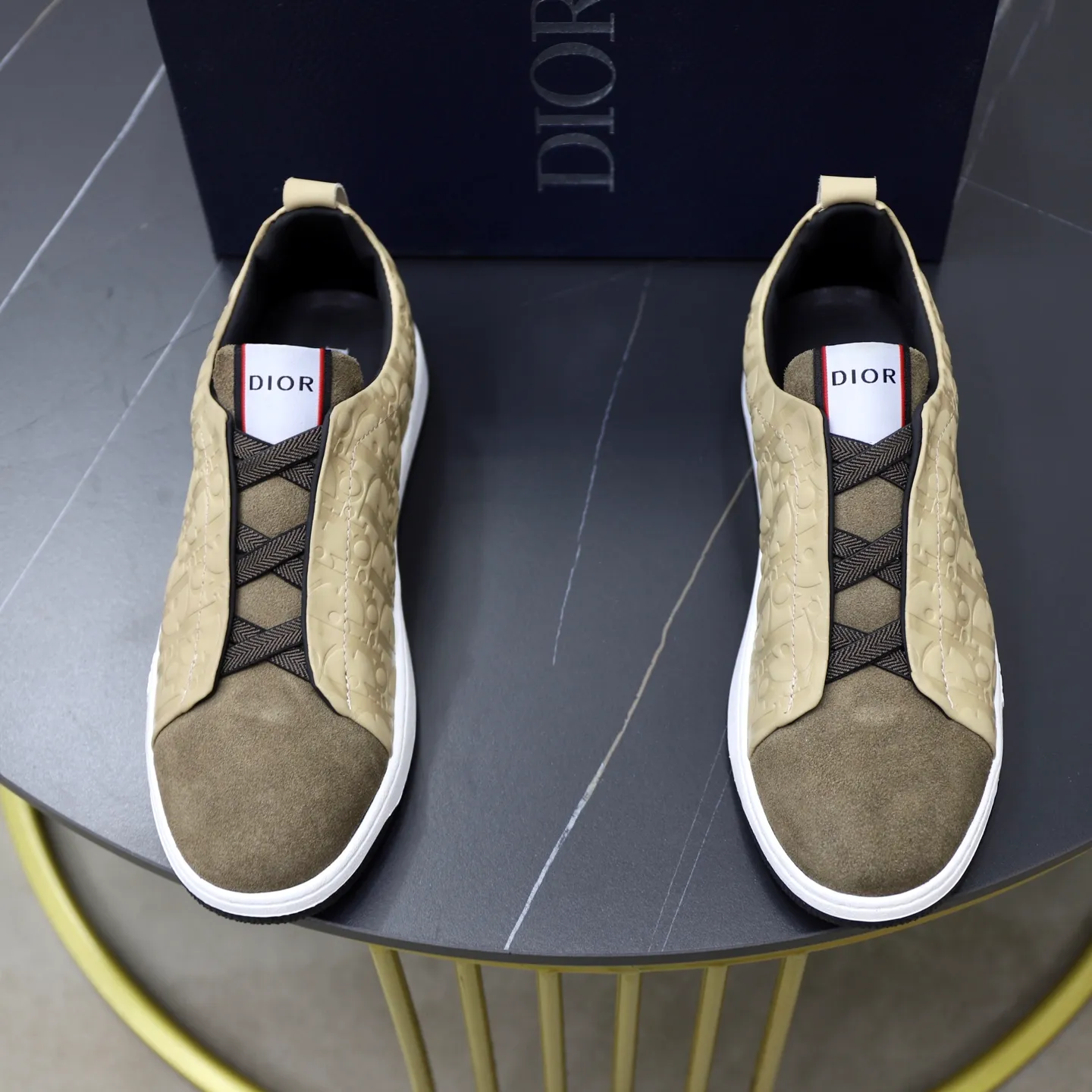 Ex-factory price: 442💰🙅‍♂️🙅‍♂️🙅‍♂️ Brand: Dior DIOR Standard code: 38-44 (45 customized) Grade: Same as the official website Material: Original leather splicing, comfortable and breathable lining, original wear-resistant outsole Style category: Men's fashionable casual shoes, running shoes, noble luxury brand elements, top luxury Color: actual picture color